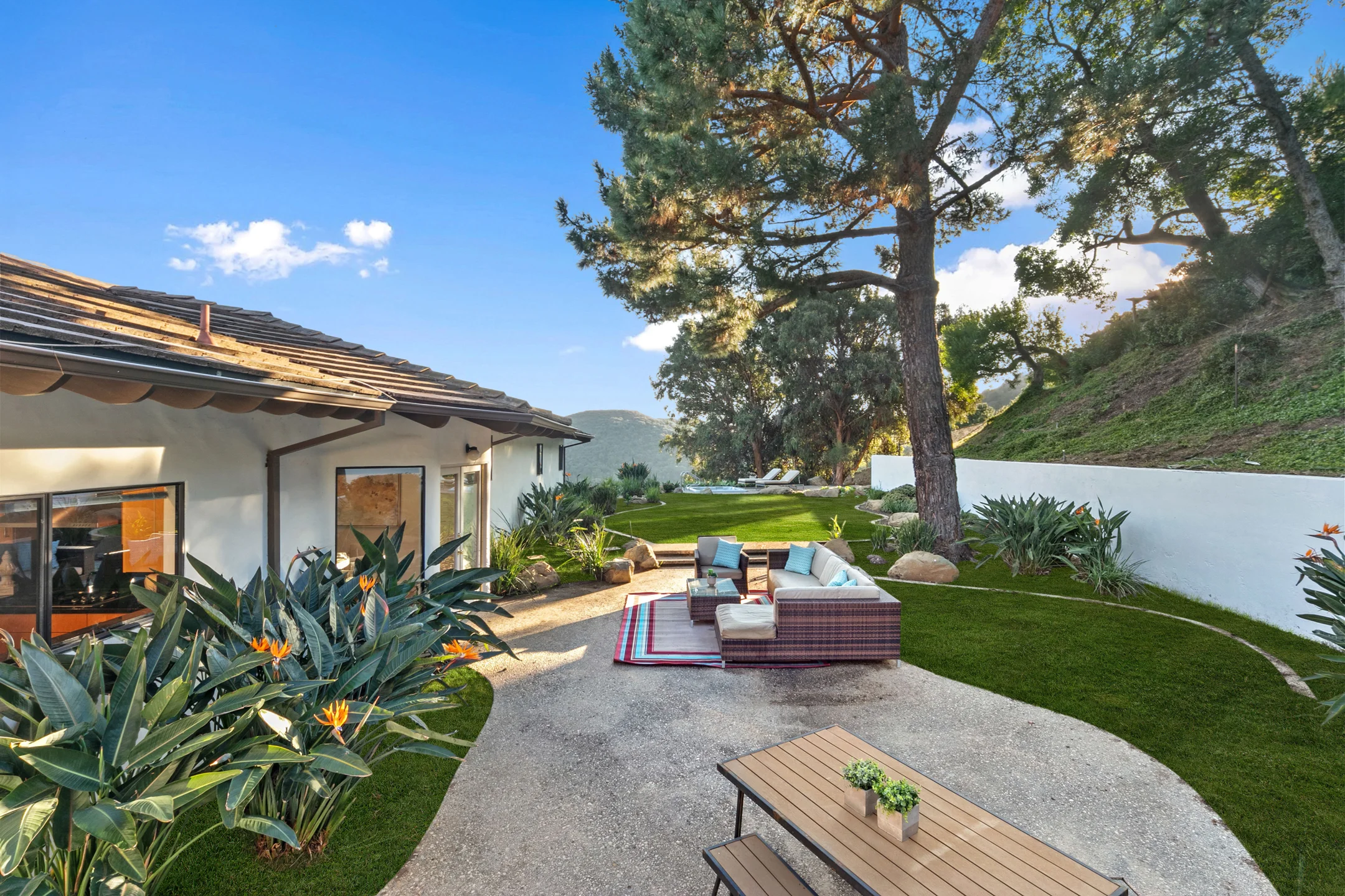 2070 Las Flores Cyn., Malibu, CA, 90265 Shen Schulz